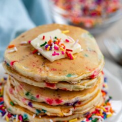 sprinkle pancakes in stack