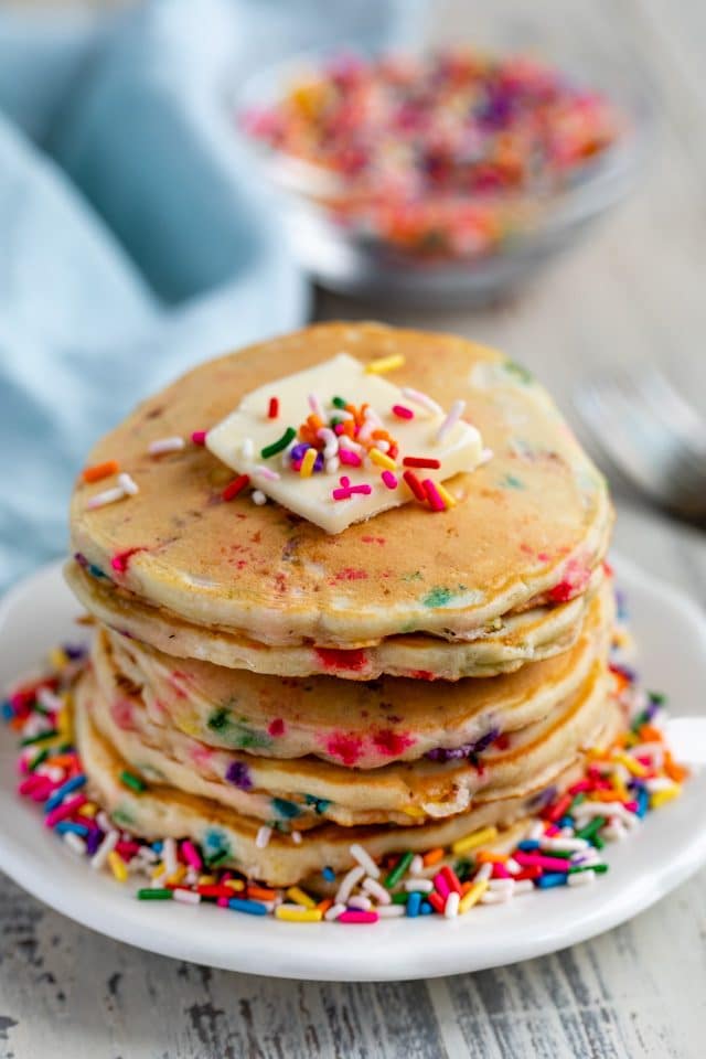 sprinkle pancakes in stack