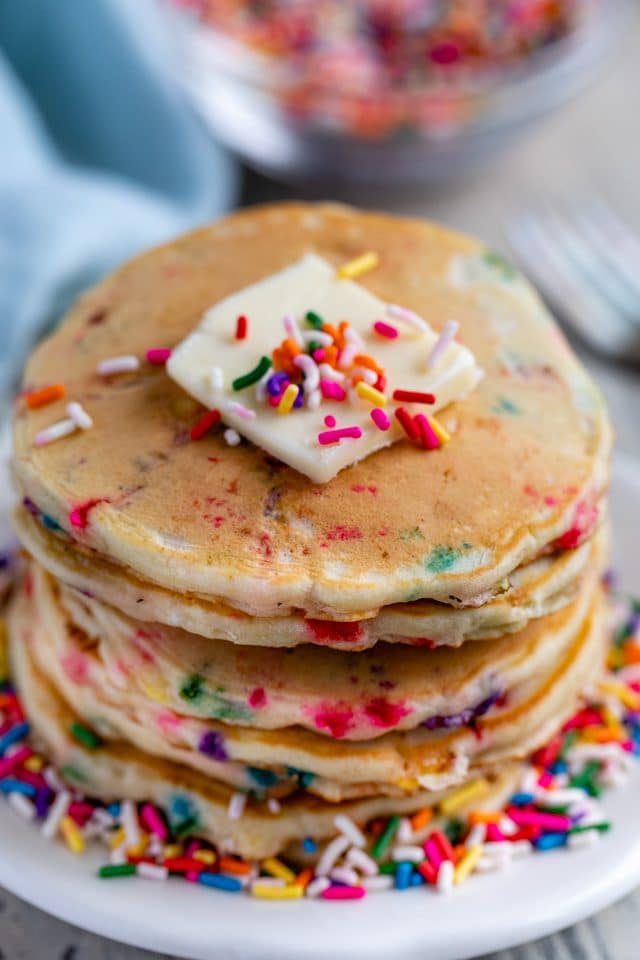 sprinkle pancakes in stack