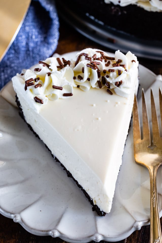 easy no bake cheesecake slice on plate