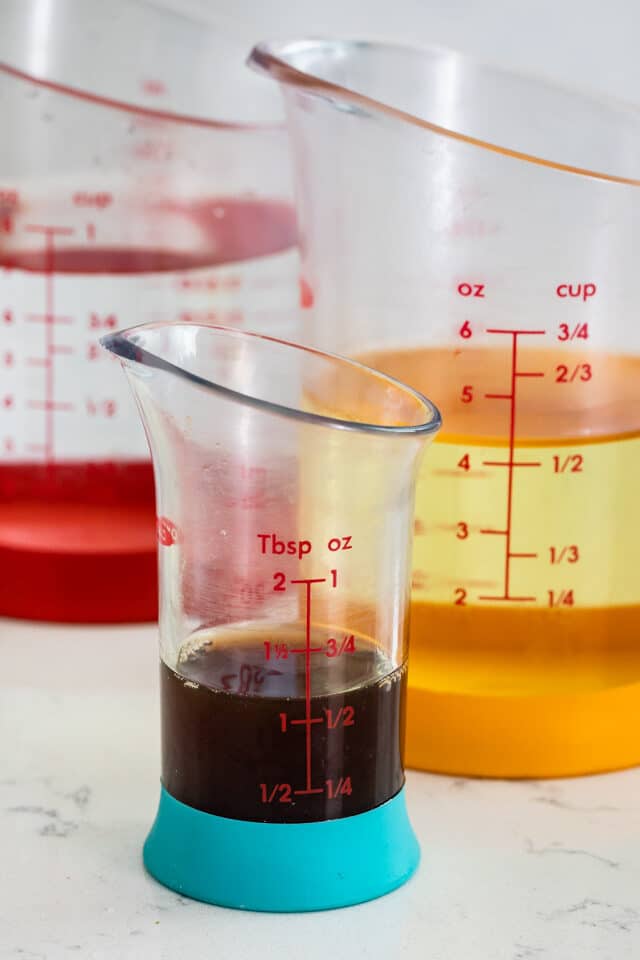 vanilla in beaker measuring cup
