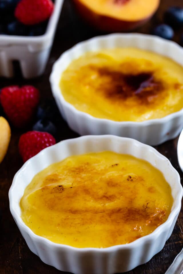 creme brÃ»lÃ©e in white dish