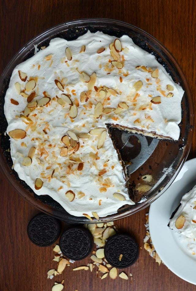 overhead shot of pudding pie