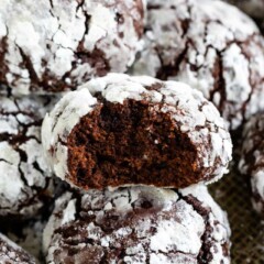 Chocolate crinkle cookie bite