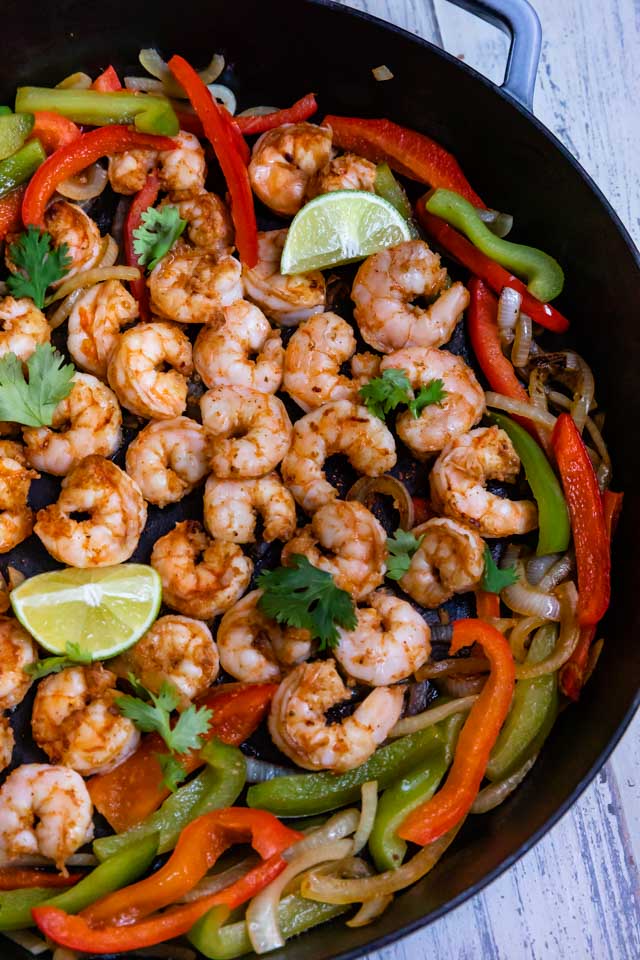 Shrimp and peppers in pan