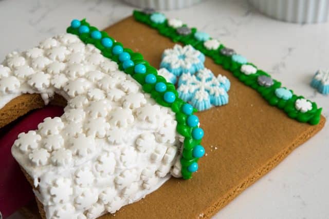 how to make a gingerbread scene cozy fireplace wilton