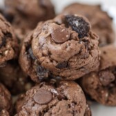 Triple chocolate oreo cookies