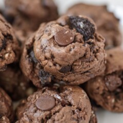 Triple chocolate oreo cookies