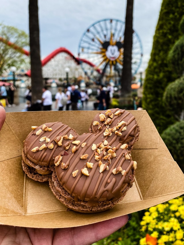 mickey macaron