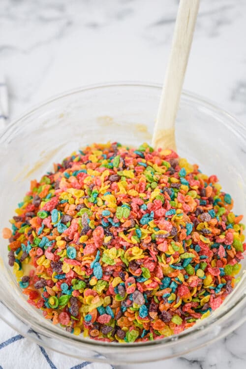 Easy Fruity Pebbles Muffins Recipe - Crazy for Crust