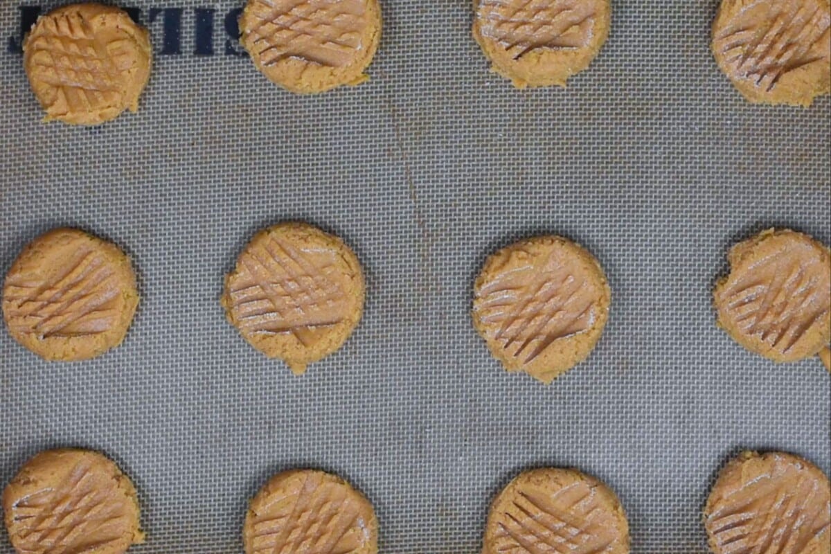 Raw PB cookies on cookie sheet.