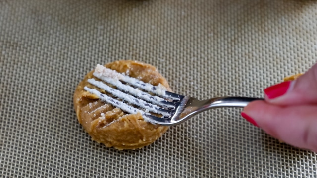 How to make 3 ingredient Peanut Butter Cookies