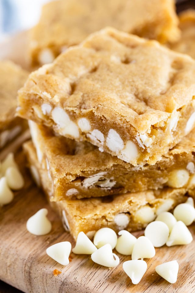 tragt median fax White Chocolate Blondies Recipe - Crazy for Crust