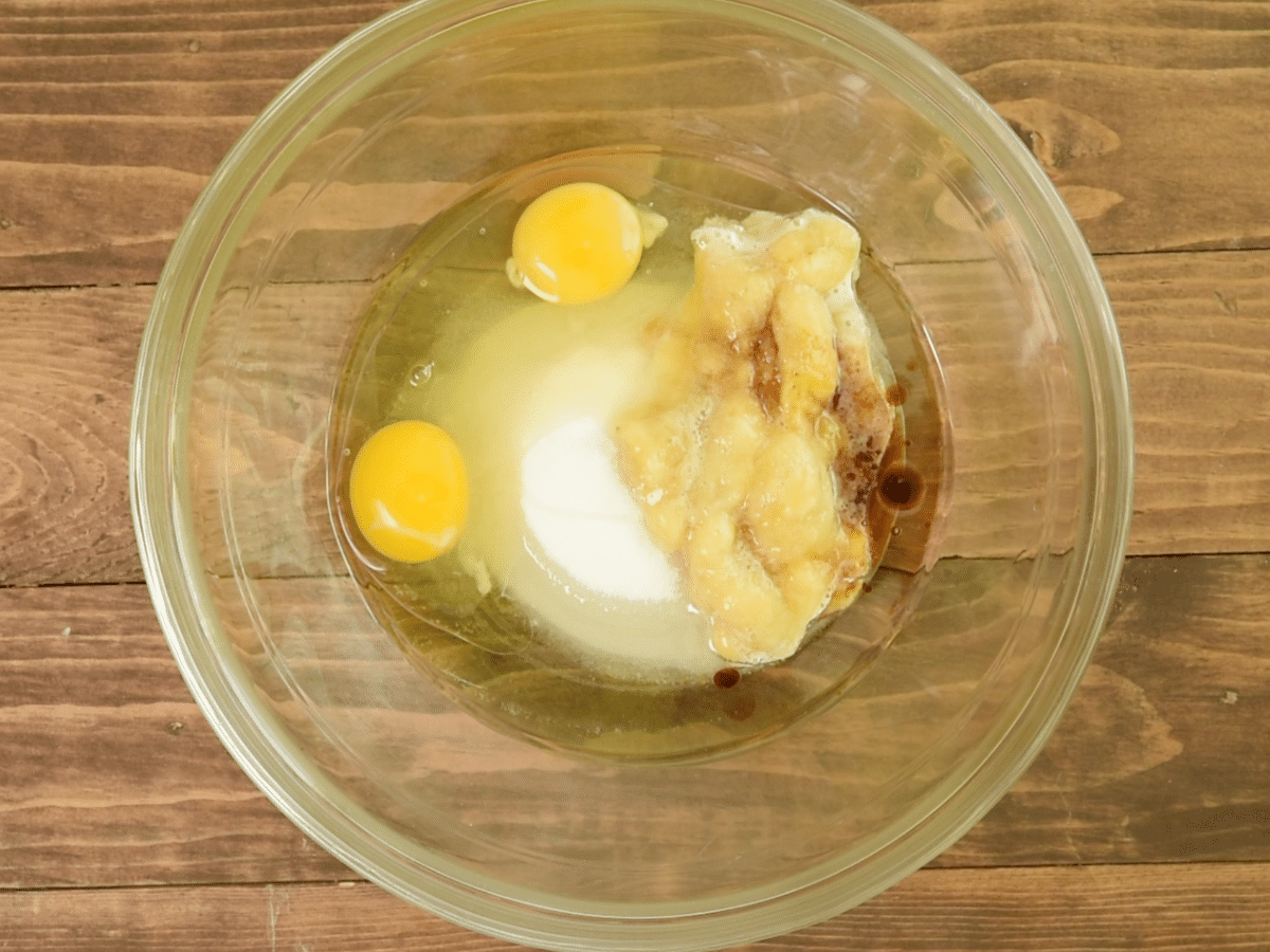 oil, sugar, vanilla, eggs in bowl.