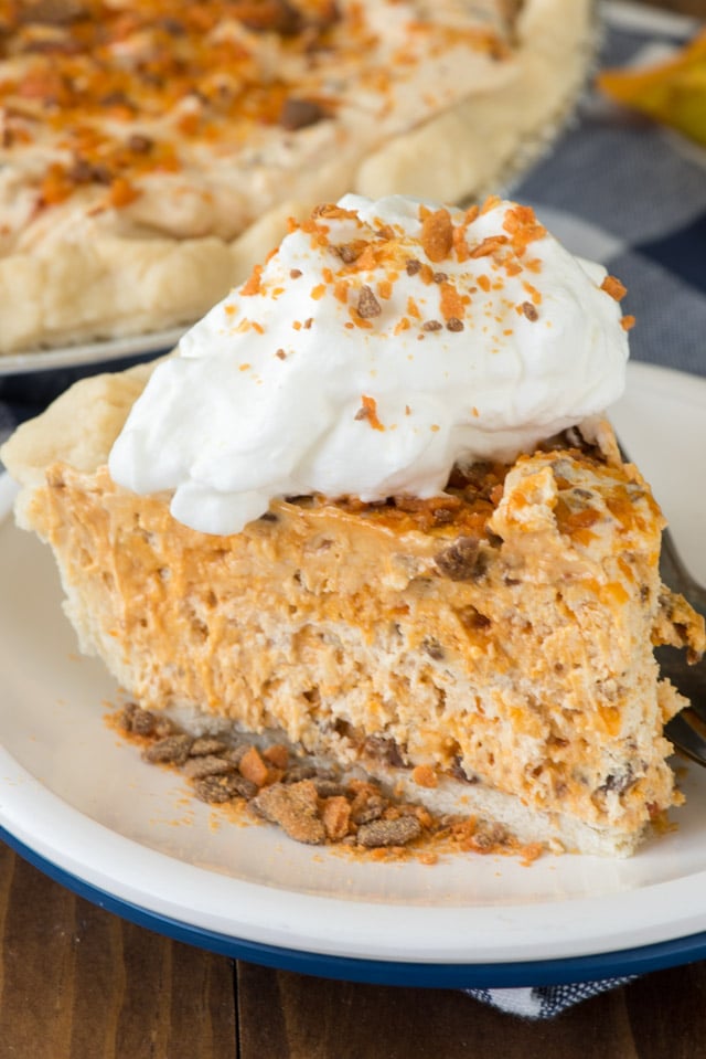 Close up photo of a slice of butterfinger pie on a plate