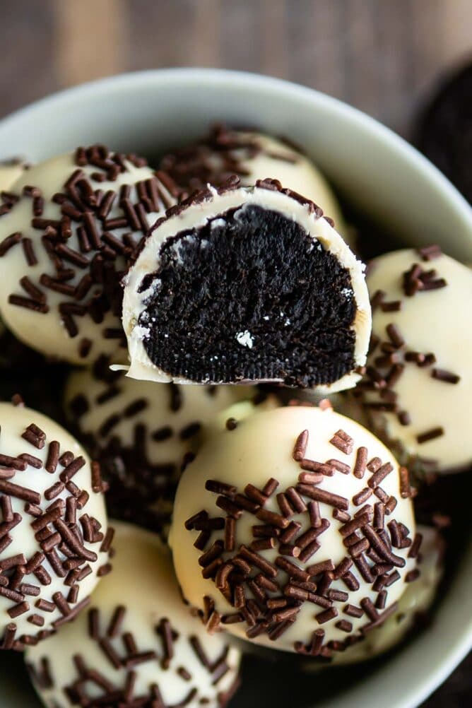 Oreo Truffles Recipe (with coating options) - Crazy for Crust