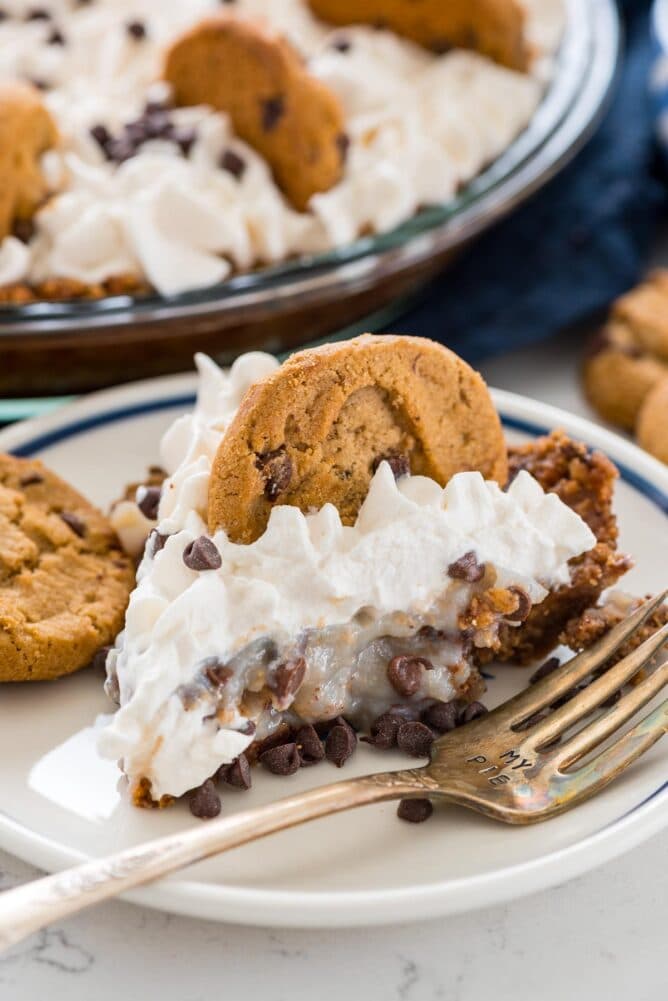 One slice of no bake chocolate chip cookie pudding pie on a plate