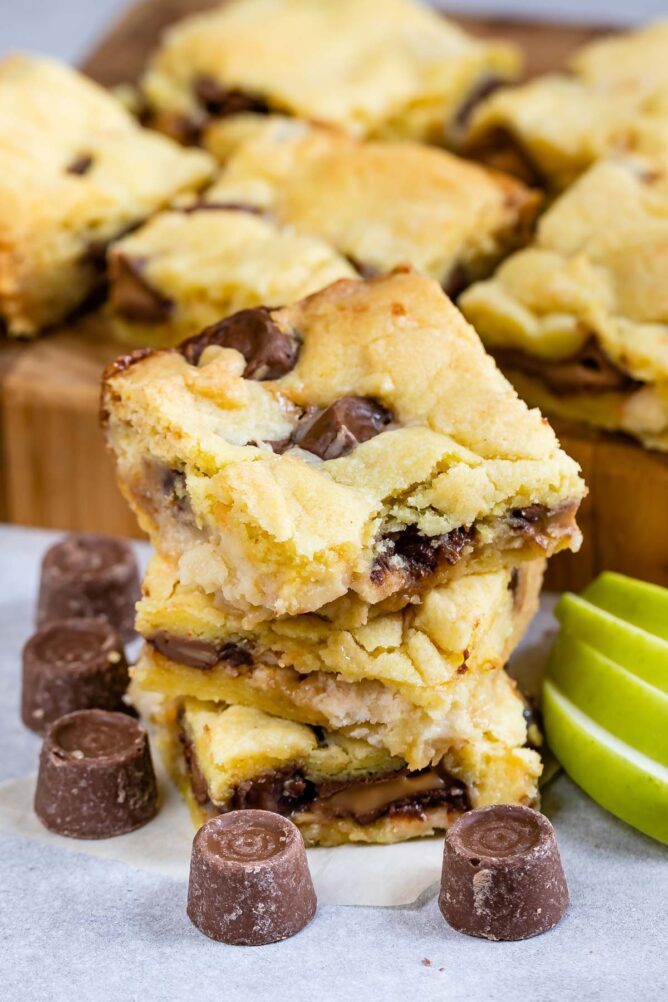 Stack of Caramel Apple Gooey Bars with rolo candies around them