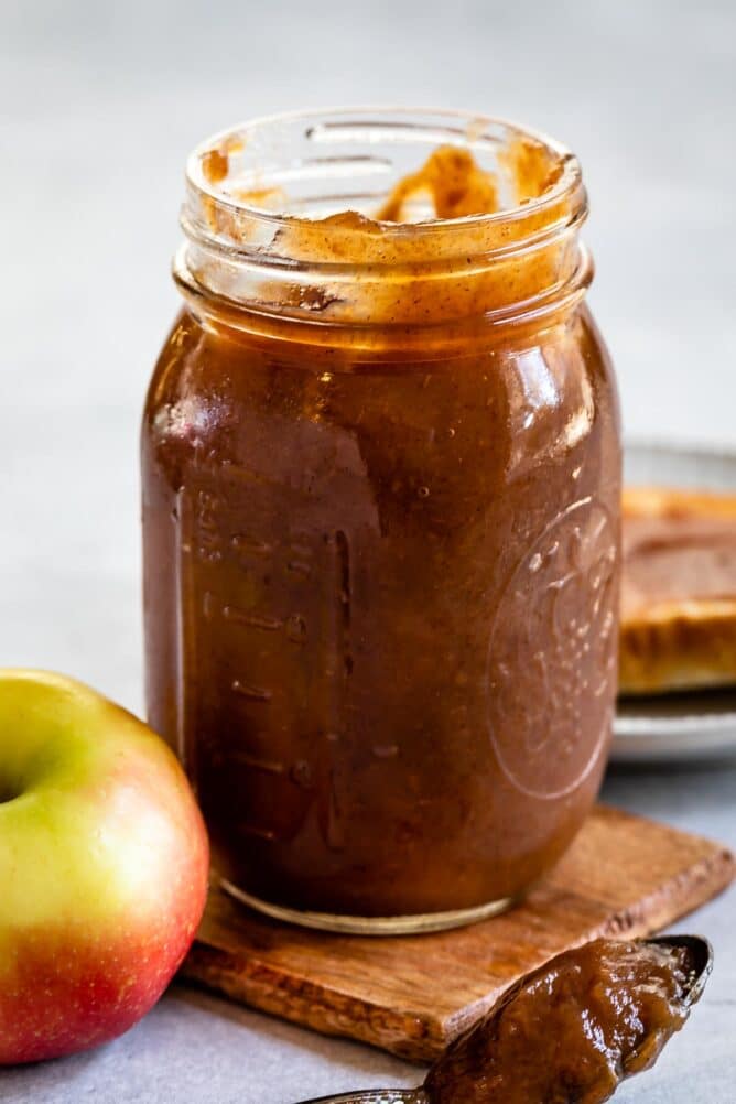 Mason jar full of apple butter
