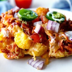 Plate full of bbq chicken totchos