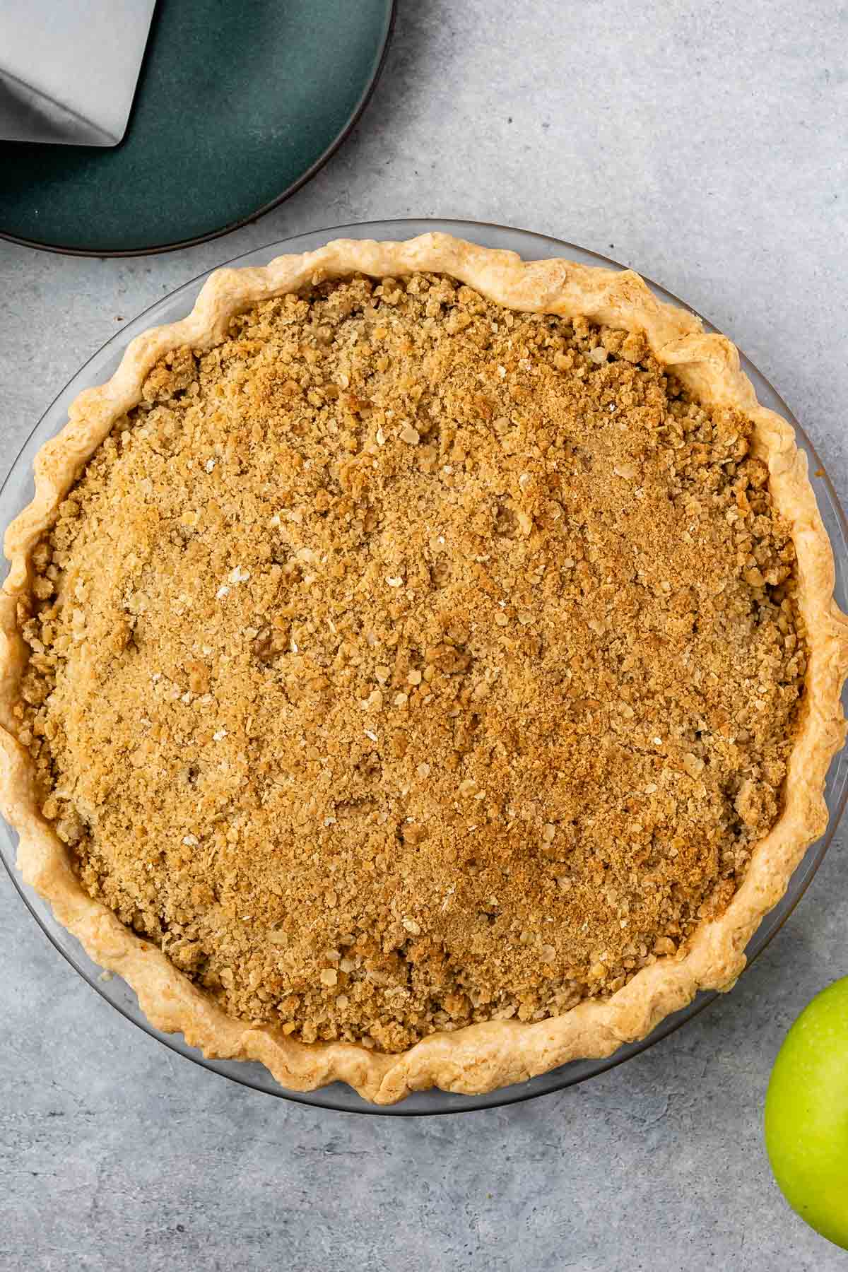 full circular pie with crumble topping