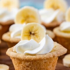 Close up shot of a banana cream pie cookie cup topped with a banana slice