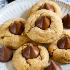 plate with blossom cookies