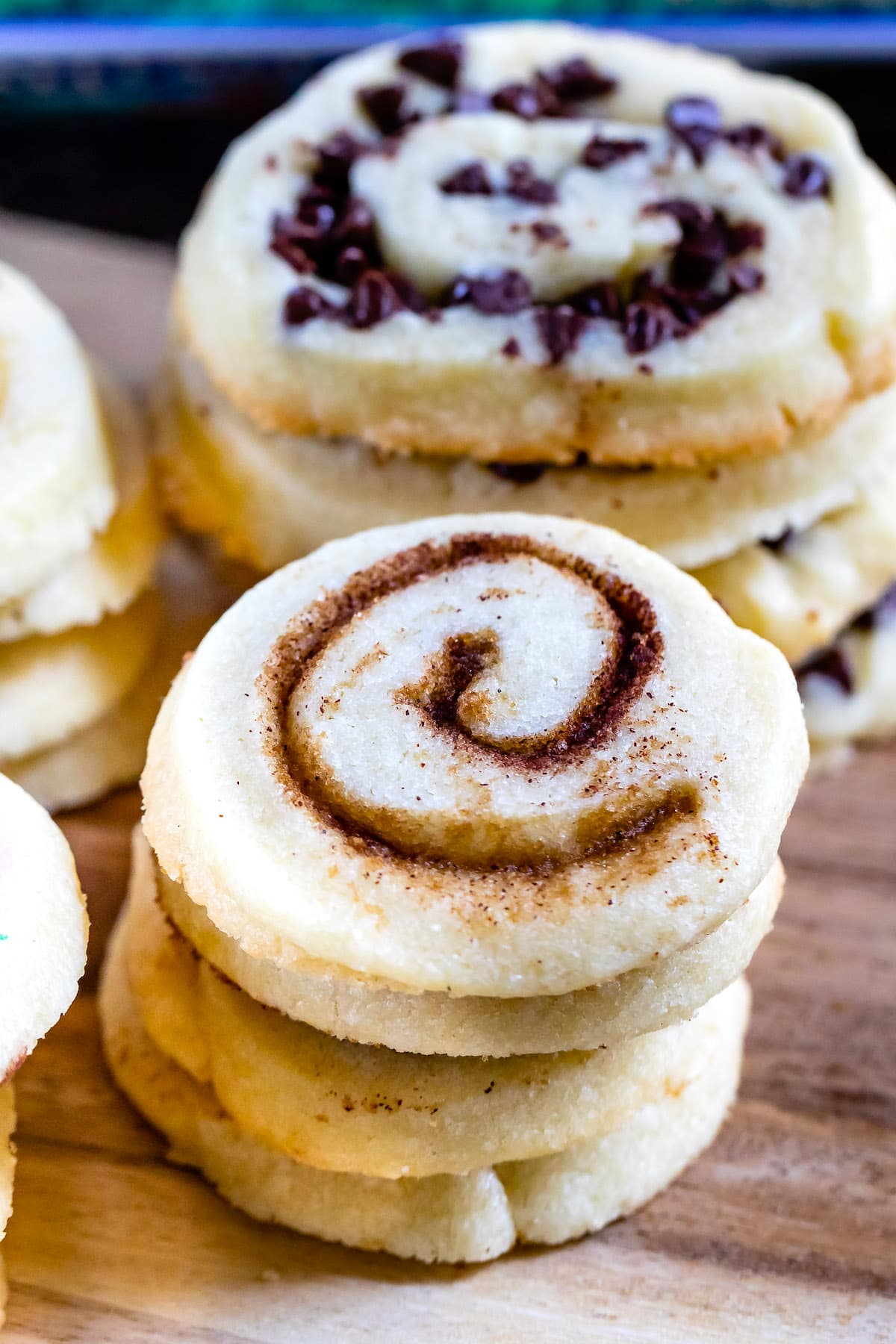 swirl cookies stacked with cinnamon in the middle