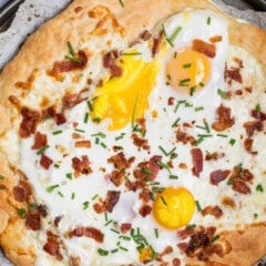 pizza with bacon and eggs on top and words on the image