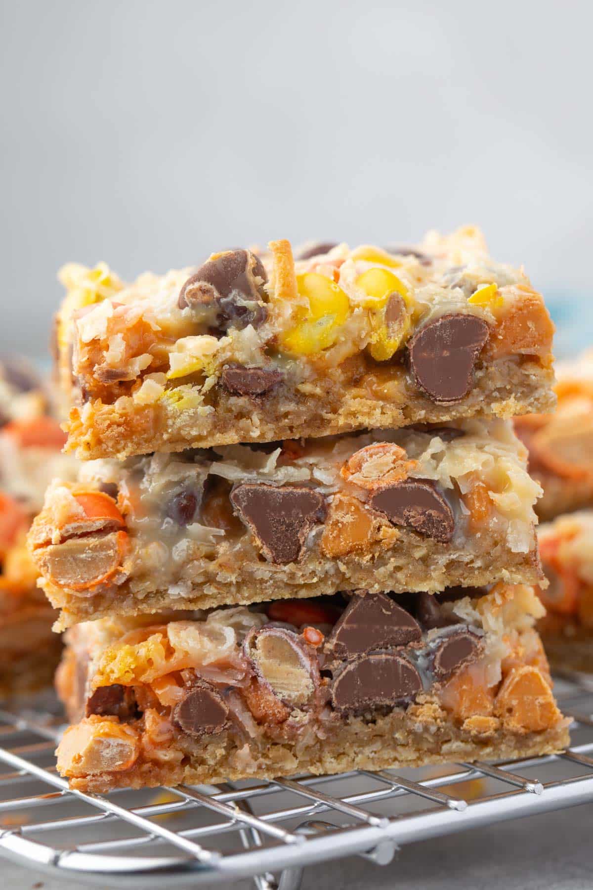 https://www.crazyforcrust.com/wp-content/uploads/2022/12/oatmeal-cookie-magic-bars-2.jpg