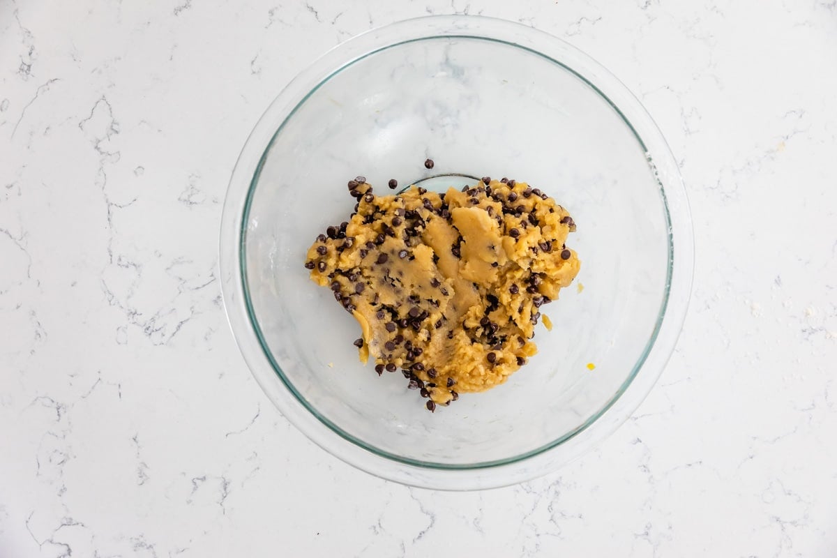 Skillet Chocolate Chip Cookie {Pizookie} - Two Peas & Their Pod