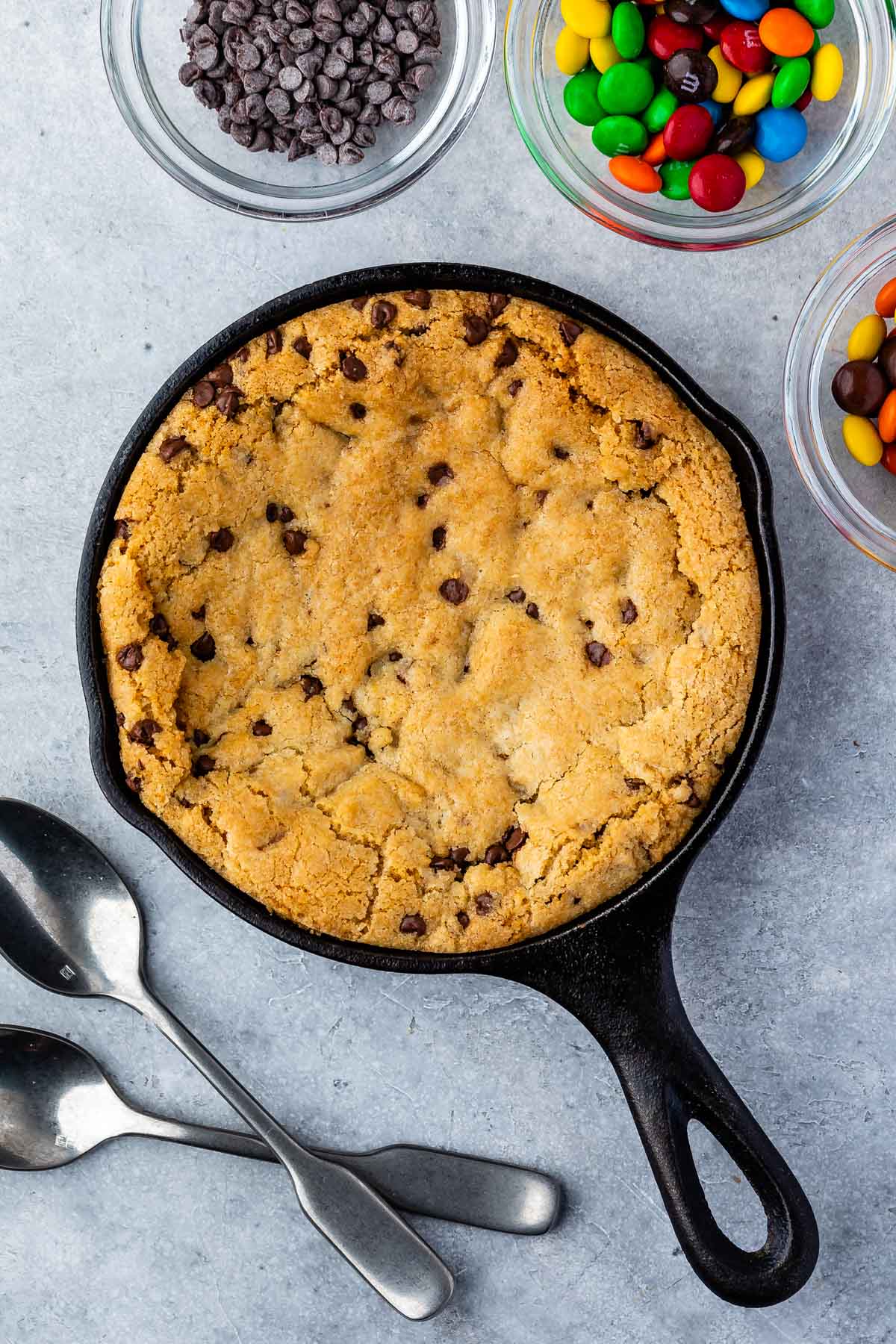 S'more Chocolate Chip Mini Skillet Cookies (Pizookie) - Delicious Table