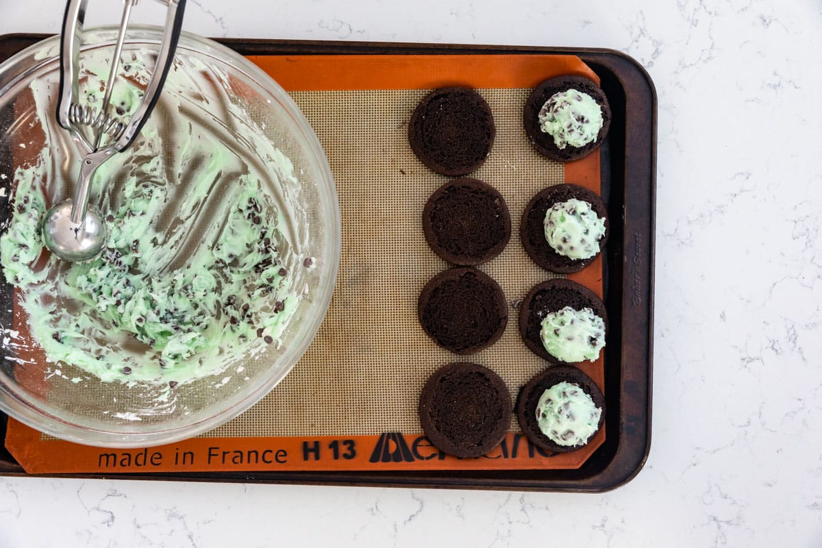 process shot of mint chip oreos.