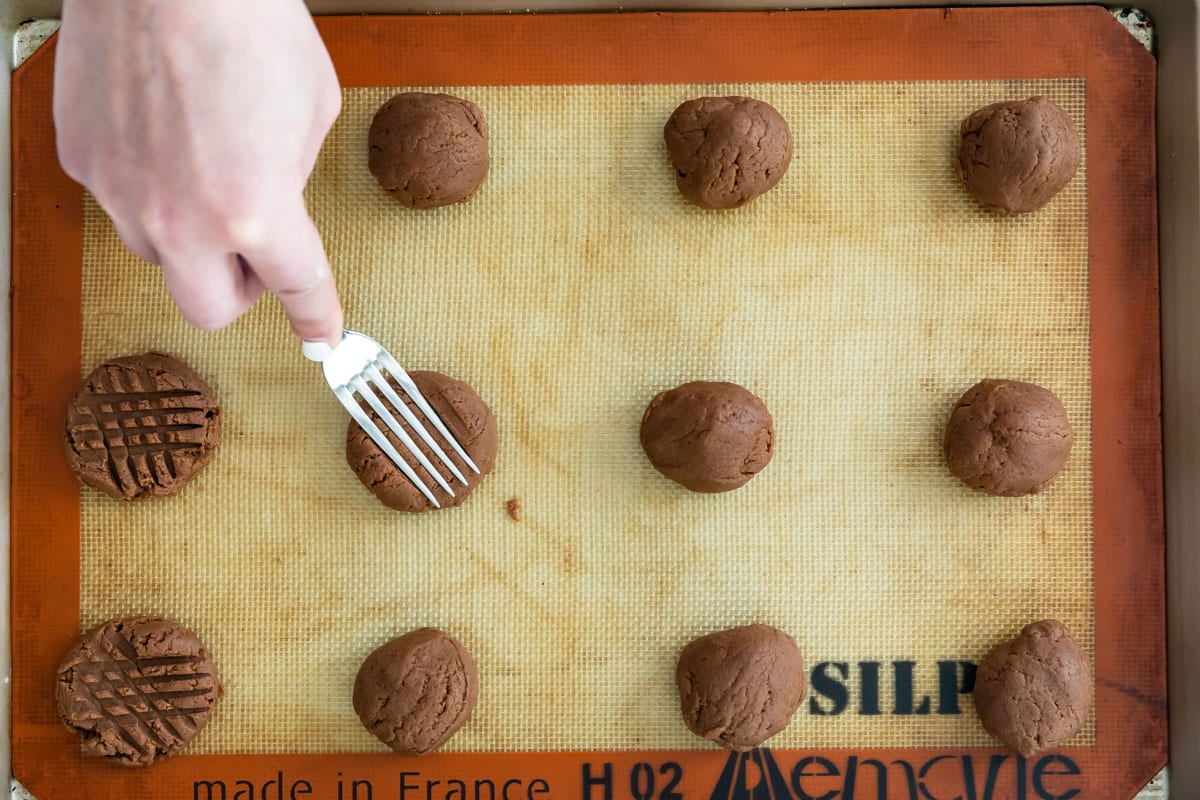 process of chocolate peanut butter cookies.