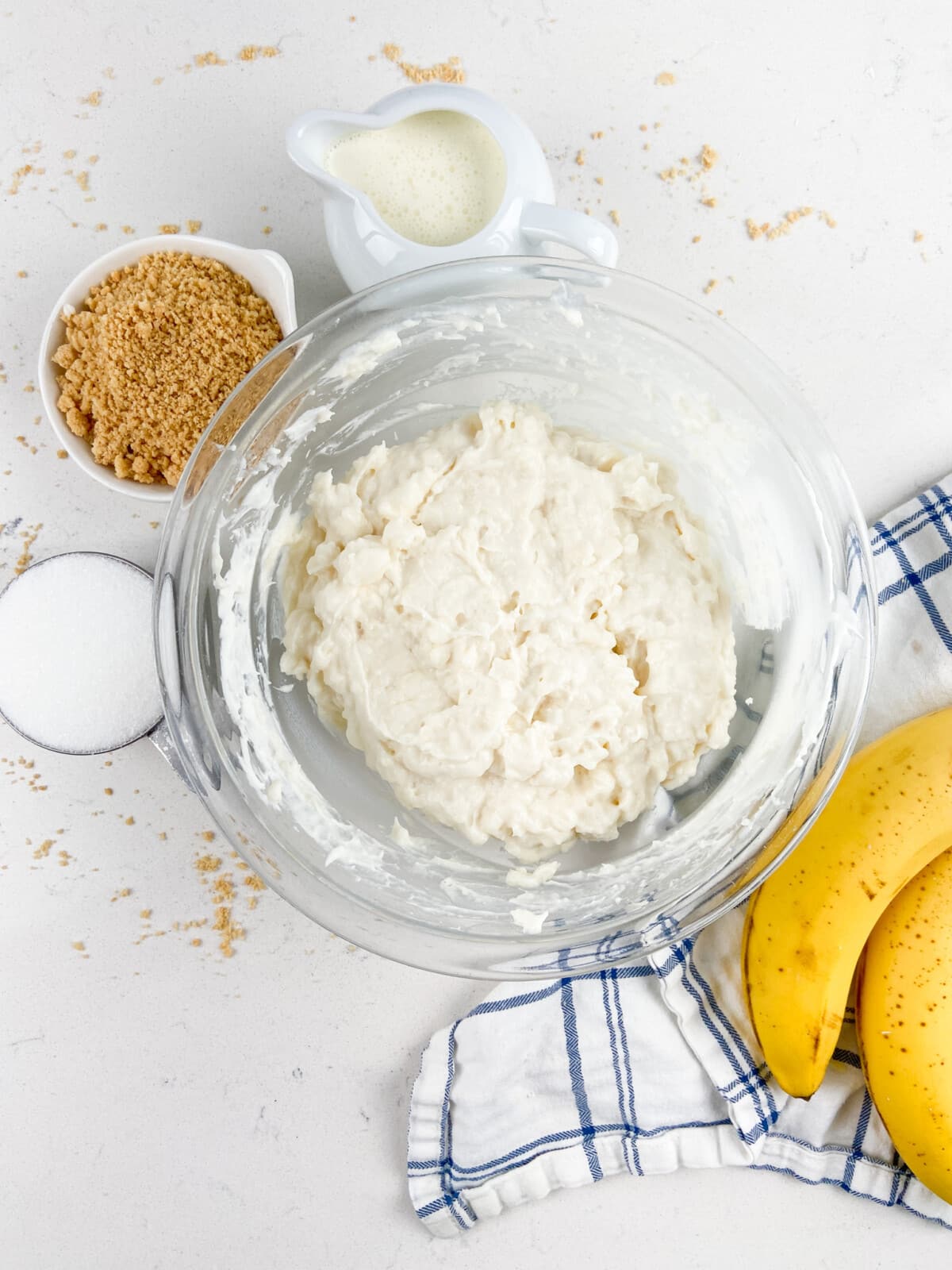 process shot of banana pudding pie.