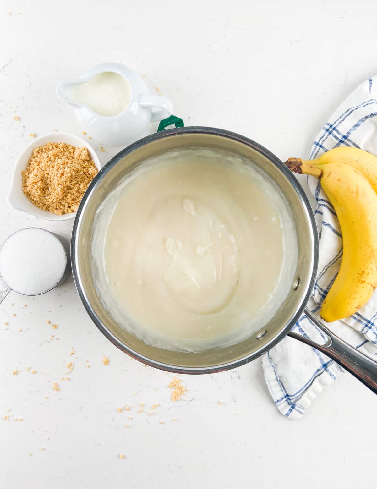 process shot of banana pudding pie.