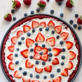 cookie pizza in pizza pan.