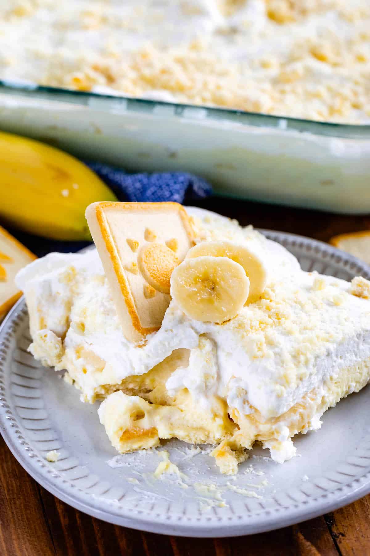 bananas and pudding stacked with crumbles and banana slices on top.