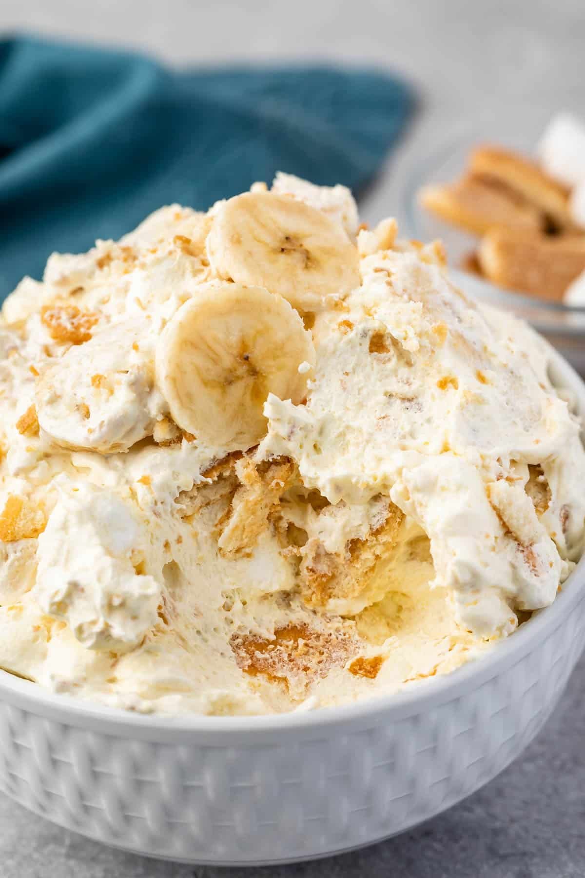 banana fluff in a white bowl with banana slices on top.