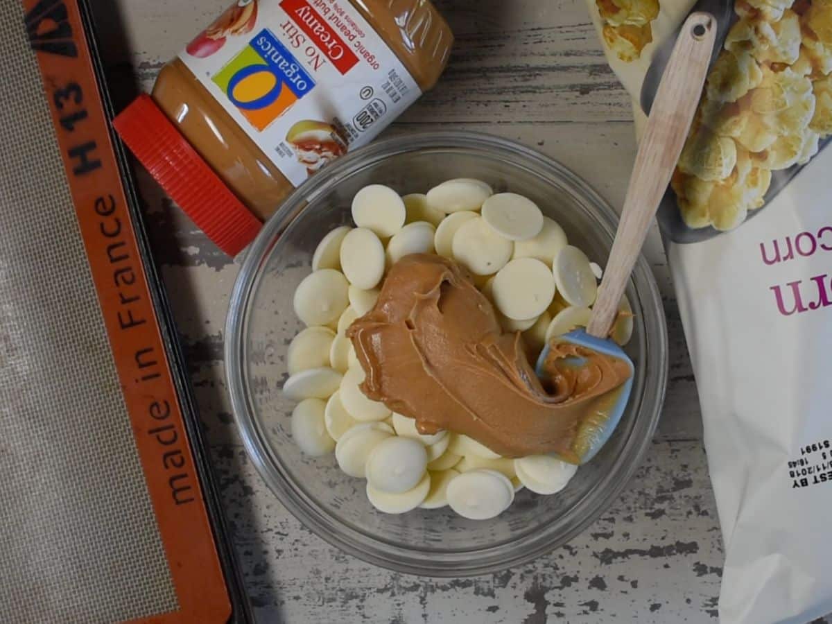 process shot of peanut butter popcorn.