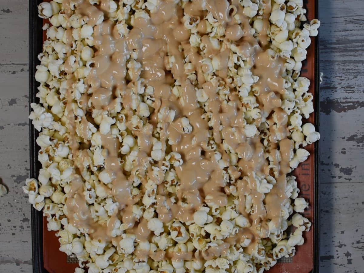process shot of peanut butter popcorn.