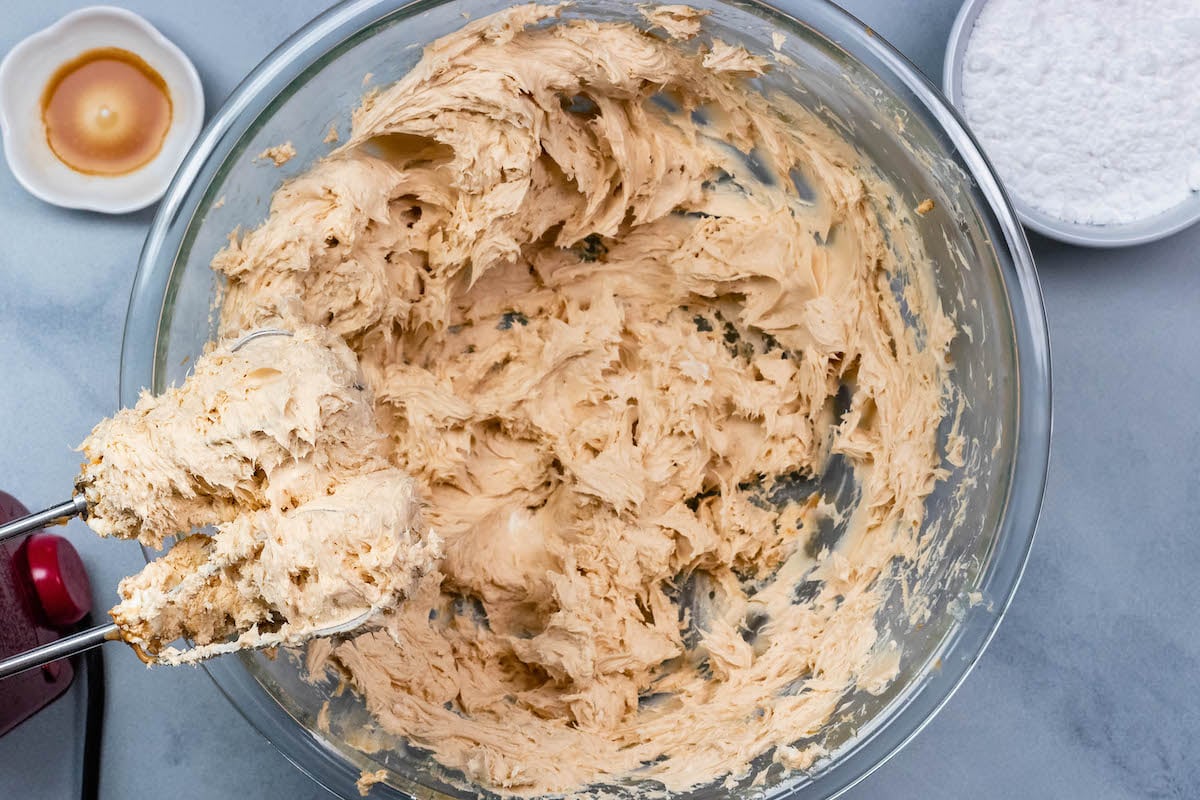 process shot of peanut butter cheesecake.