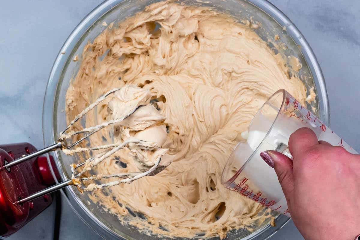 process shot of peanut butter cheesecake.