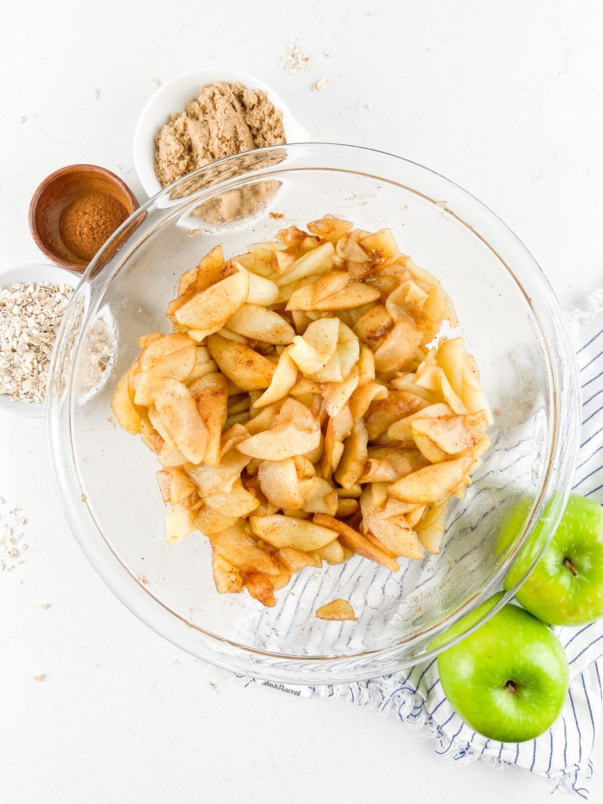 sliced apples in glass bowl.