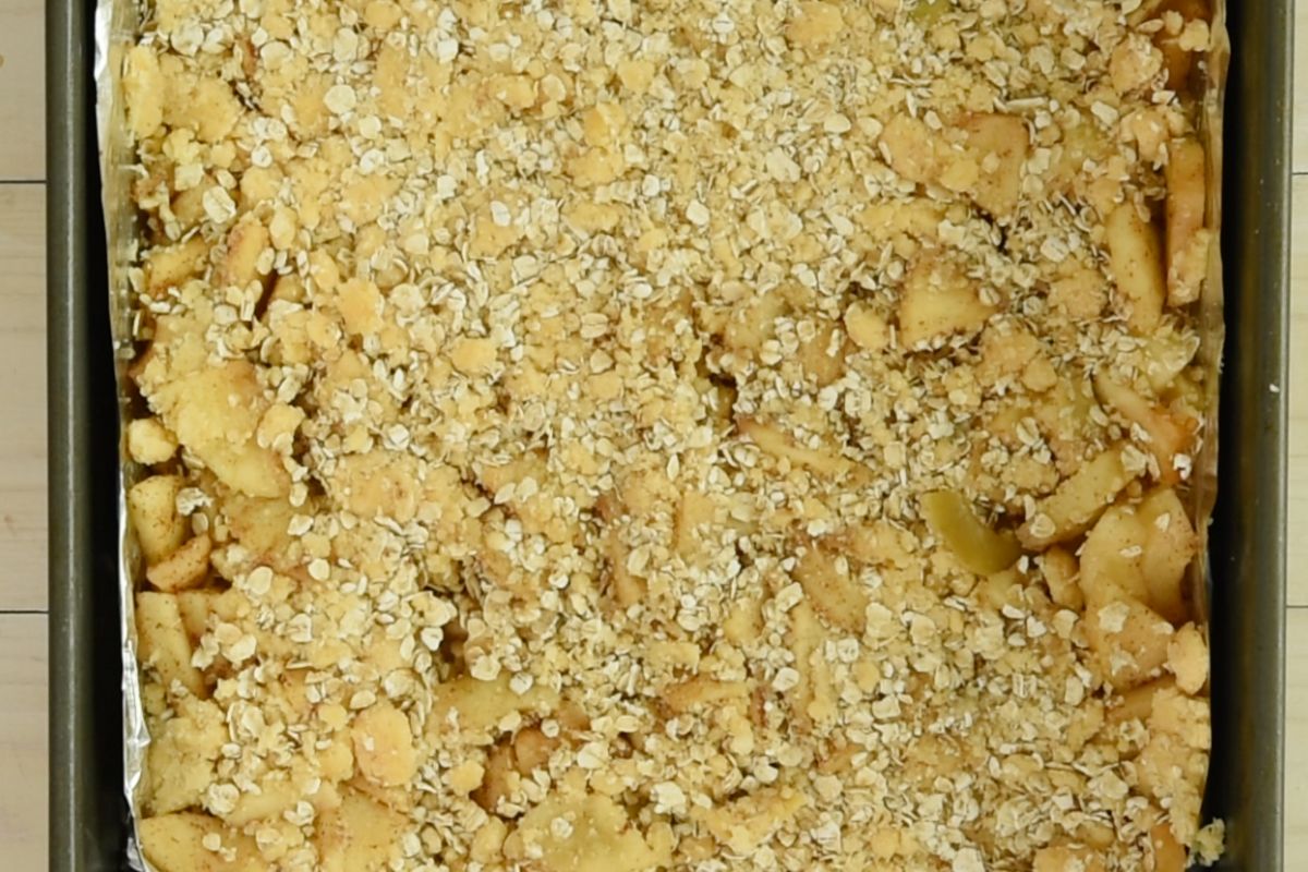 process shot of apple crumble bars.