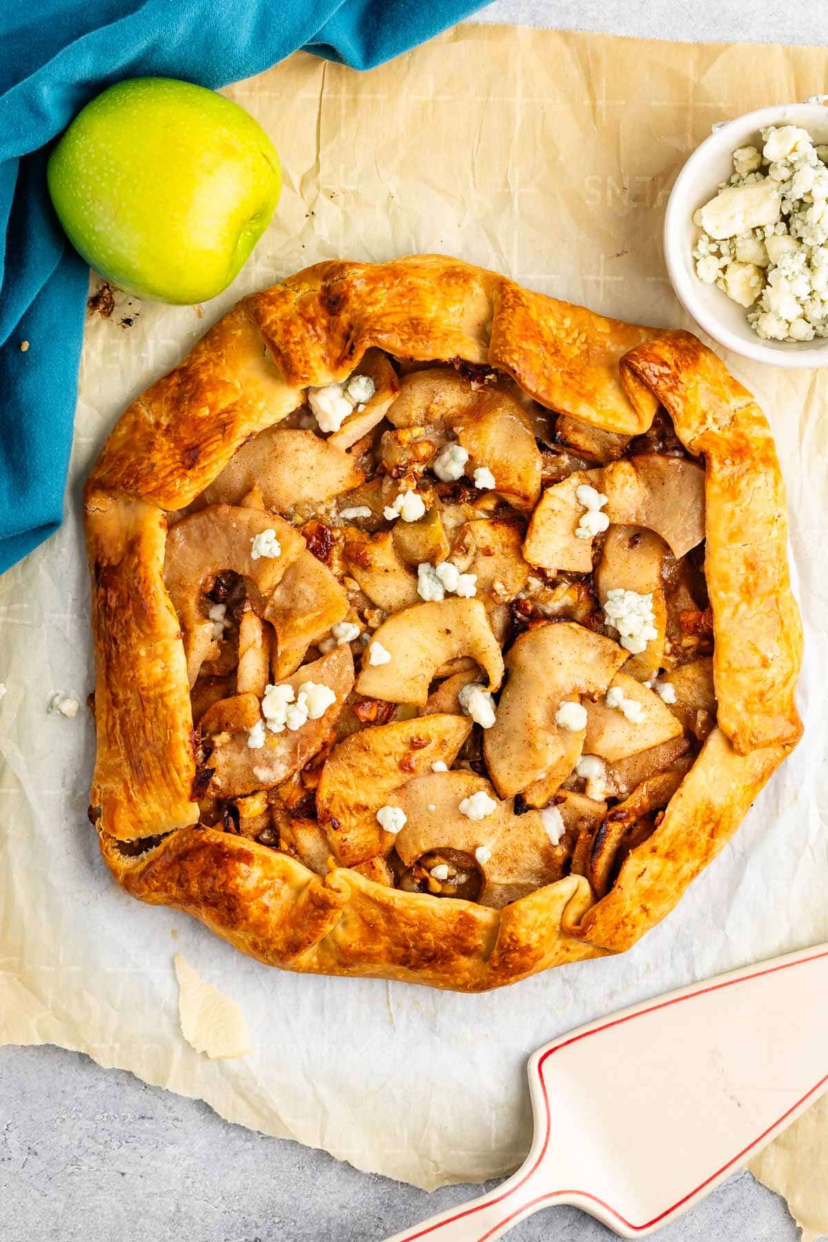 apple gorgonzola crostata with apples and cheese in the crust.