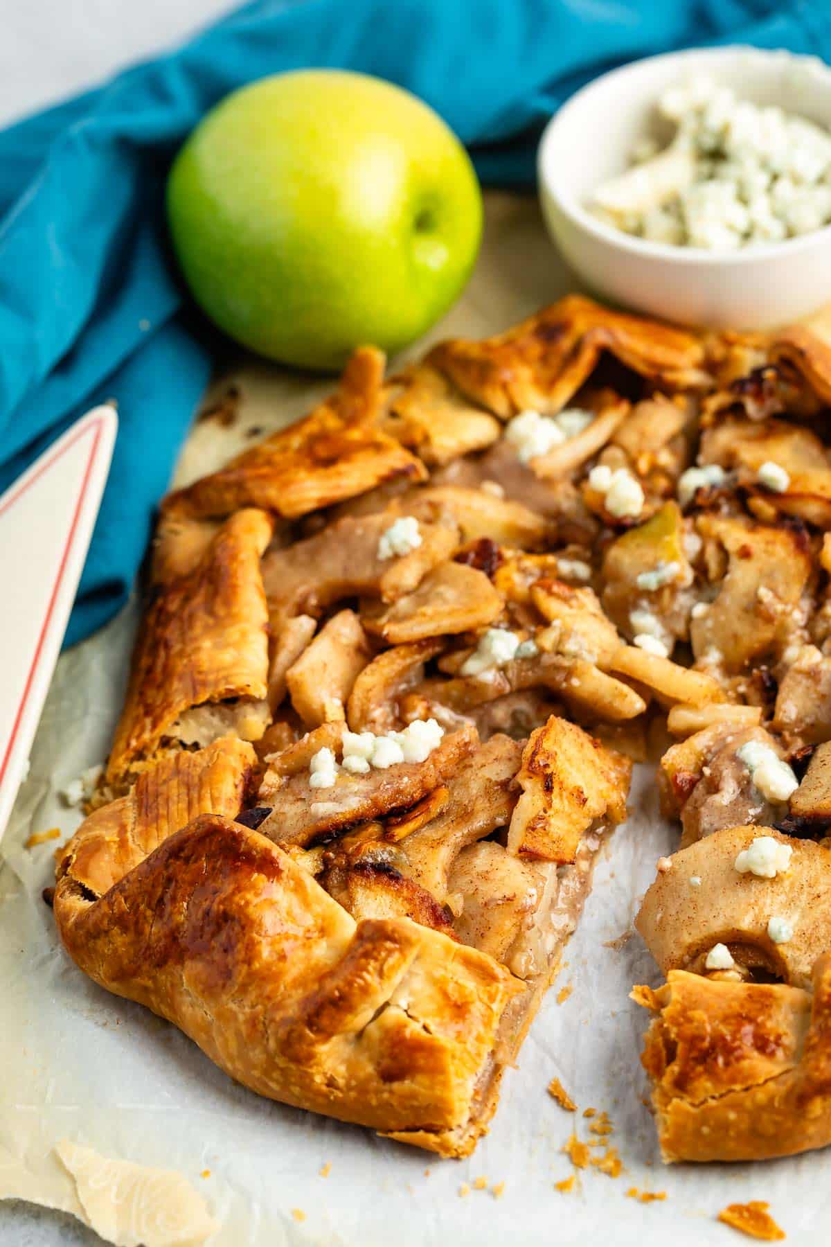 apple gorgonzola crostata with apples and cheese in the crust.