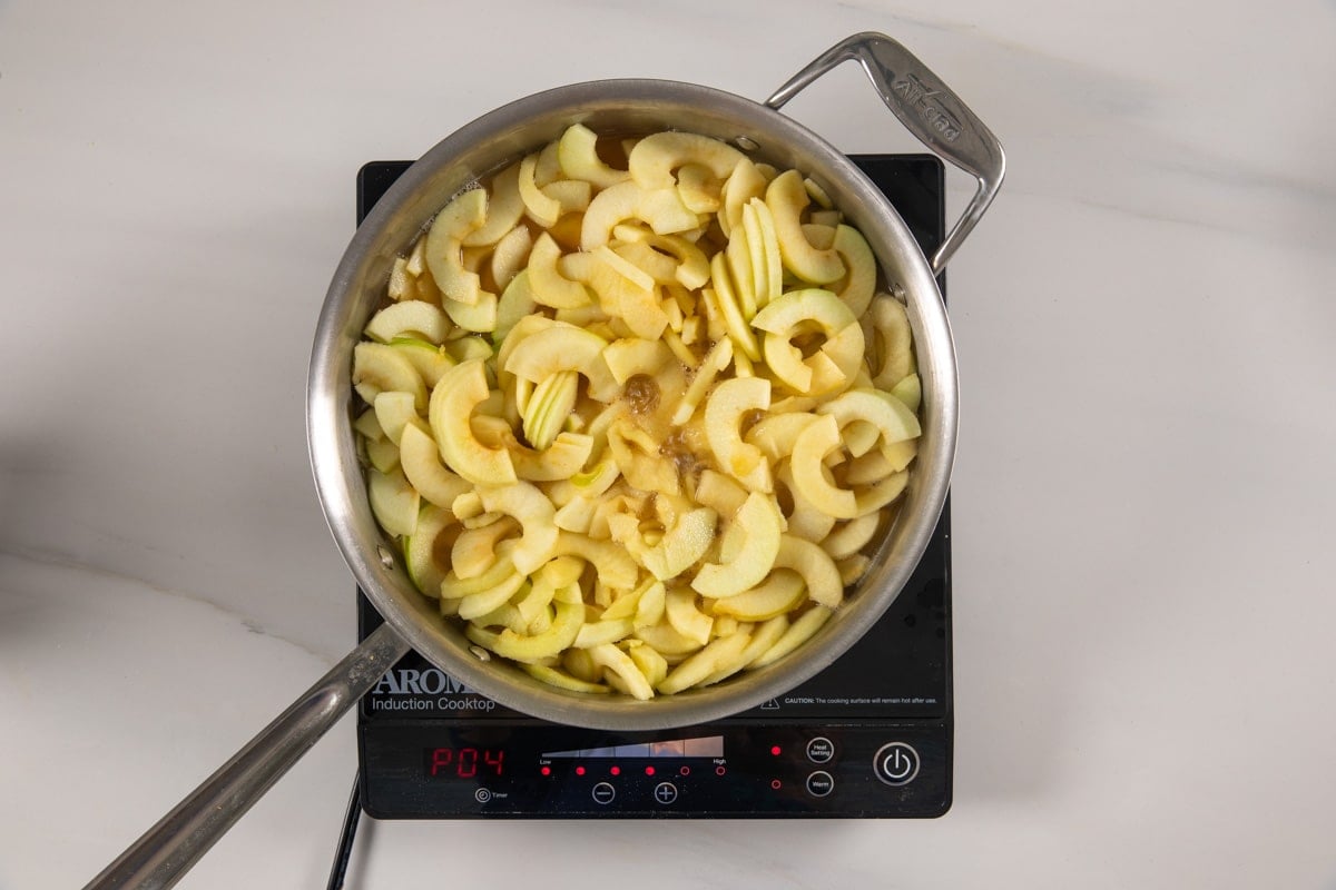 process shot of apple cider pie being made.