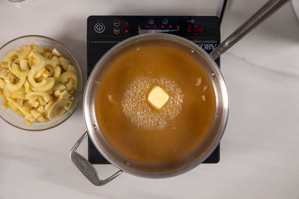 process shot of apple cider pie being made.