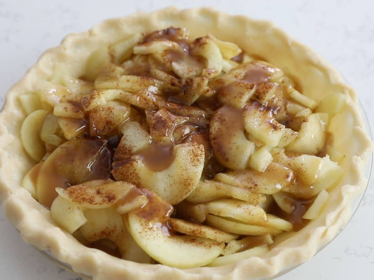 cooked apples in pie crust with cinnamon and caramel.